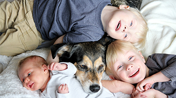 Genitori + Bambini + animali + bebè + cani