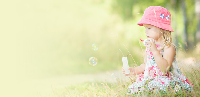 Genitori + Bambini + giardinaggio + giocare